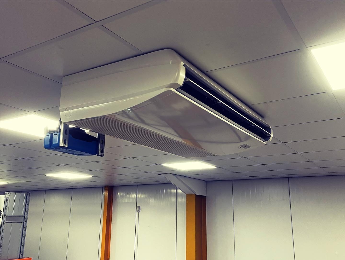 Ceiling-suspended indoor unit - close view